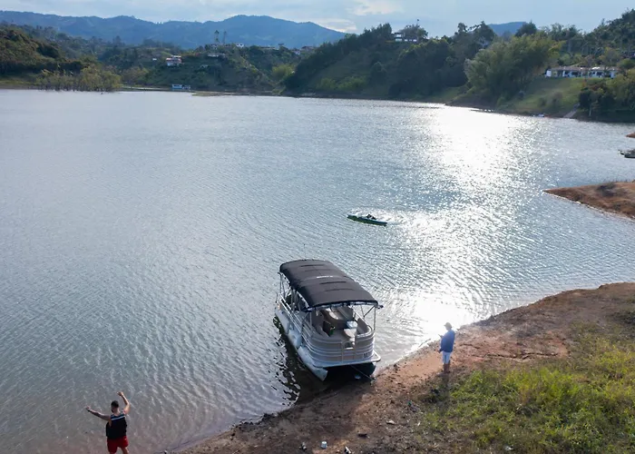 Glamping Montecarlo Lodge Cubo De Madera-Guatape