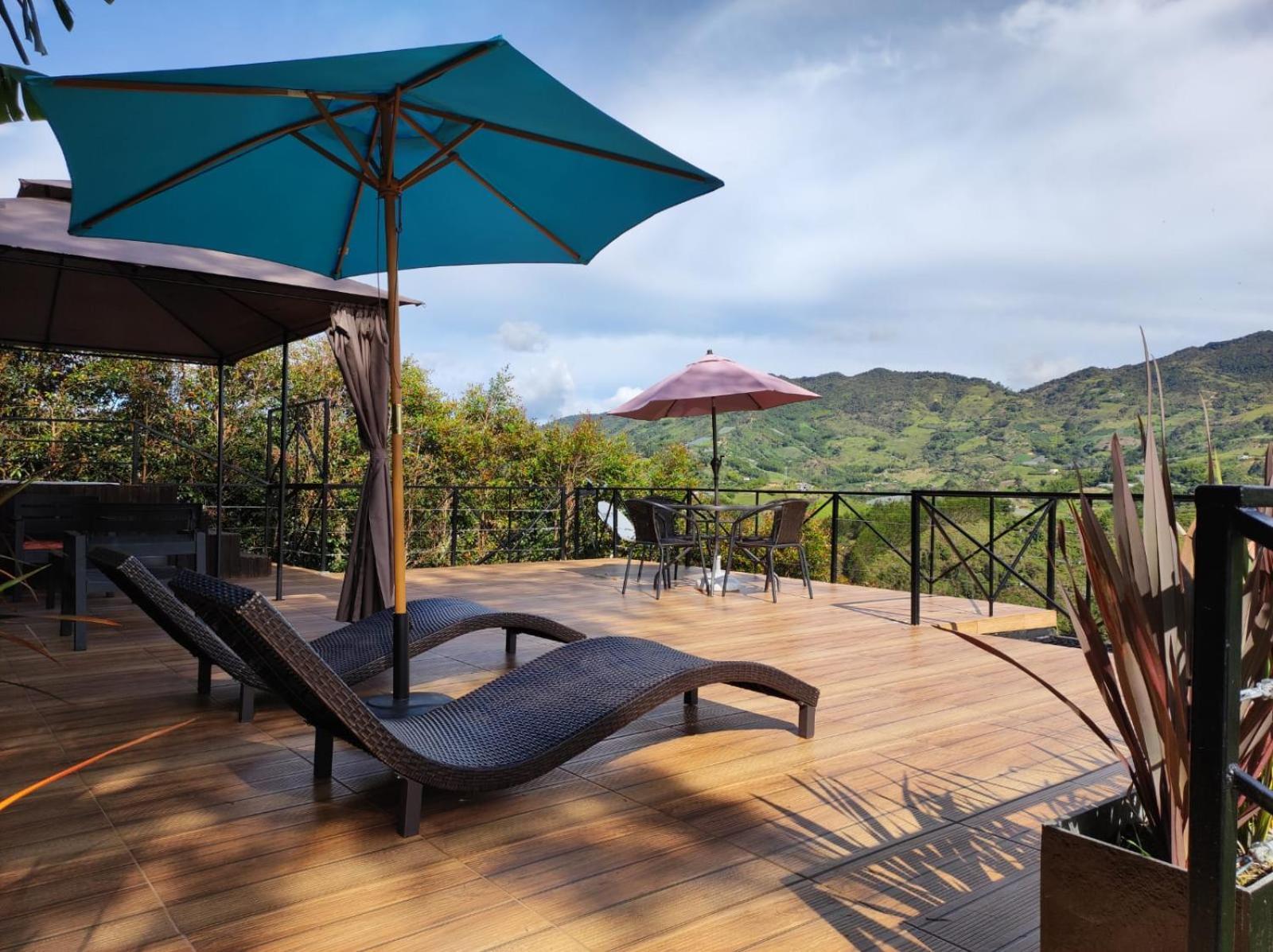 Glamping Montecarlo Cubo De Madera-guatape Campsite Guatape
