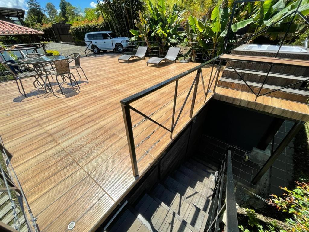 Glamping Montecarlo Cubo De Madera-guatape Guatape